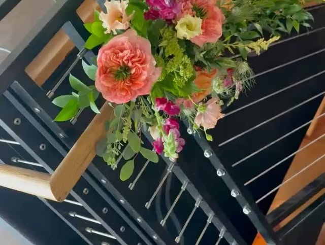 Instagram post by @cynthiasflowershop